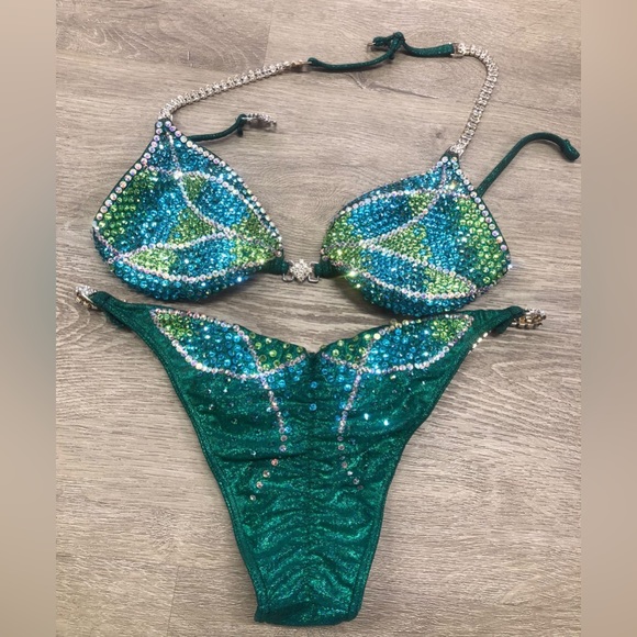 Competition Bikini with Swarovski Crystals - Picture 3 of 3